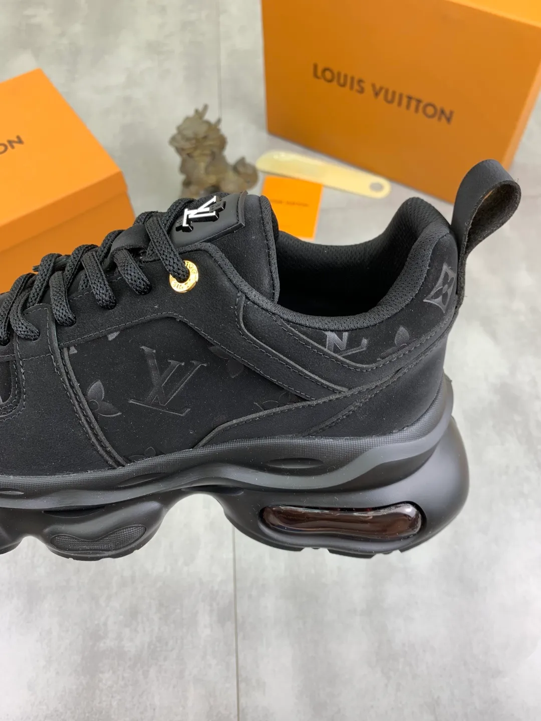 Men's men's shoes💰P440💰[New model]🆘[Louis Vuitton] LV official website latest model🎁casual and fashionable men's shoes👟hot style💥simple and elegant style, exclusive for trendy men. Unique official website latest brand elements👑original decoration, fashionable and generous, the fabric is made of original calfskin➕comfortable and breathable mesh lining➕pig skin lining ✅The official website specifies wear-resistant casual outsole, the classic model is taken in real life🎬Color: 5️⃣colors available😍Number of codes: 38-44 (45 46 customized)